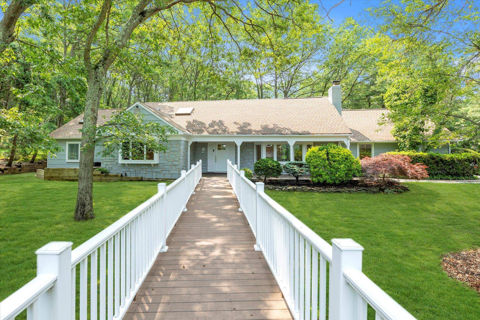Melville This stunning residence is nestled in the heart of the extremely sought after neighborhood of Strathmore Hills featuring private Pool and Tennis Club, with in the Half Hollow Hills ...