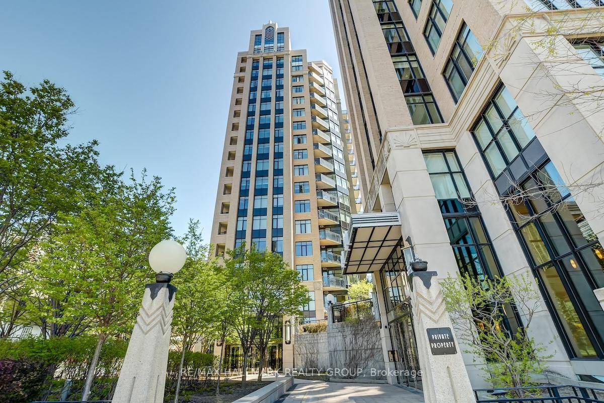 Welcome to Hudson Park, a premier residence built by Charlesfort and designed by the renowned architect Barry J.