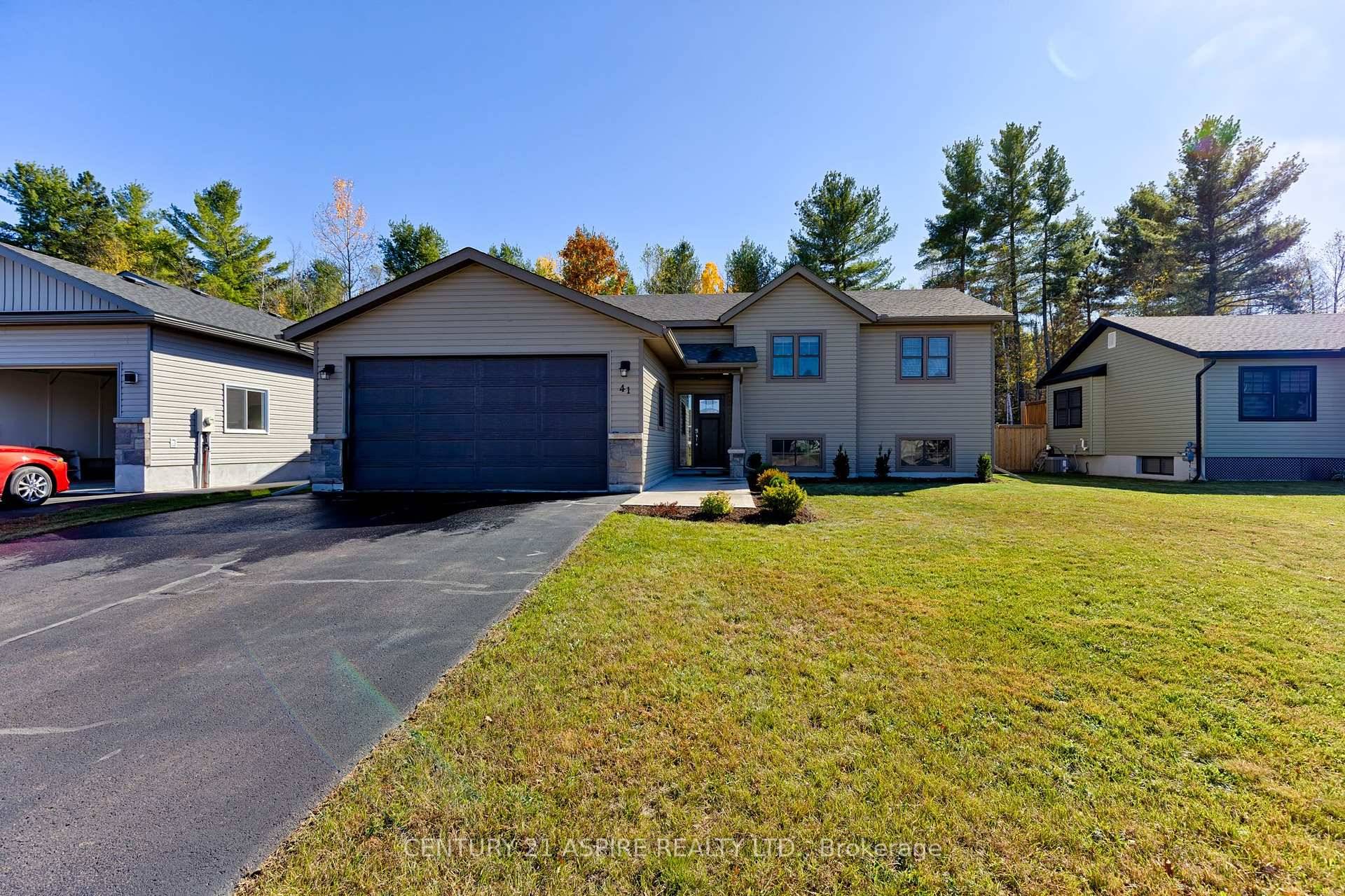 Welcome home to this immaculately maintained property in the highly desirable Portage Landing neighbourhood.