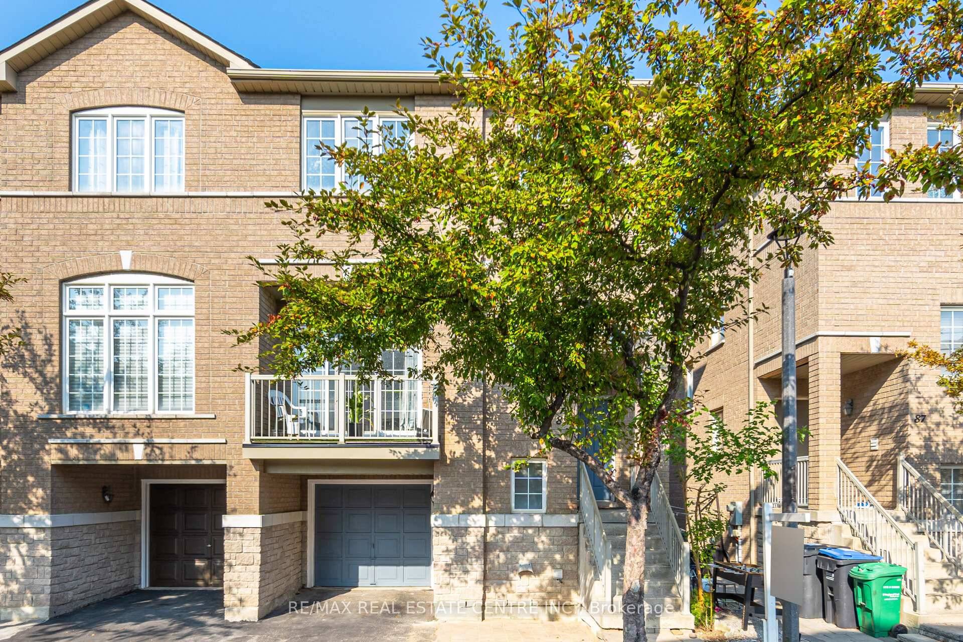 Welcome to one of the best locations in Mississauga !