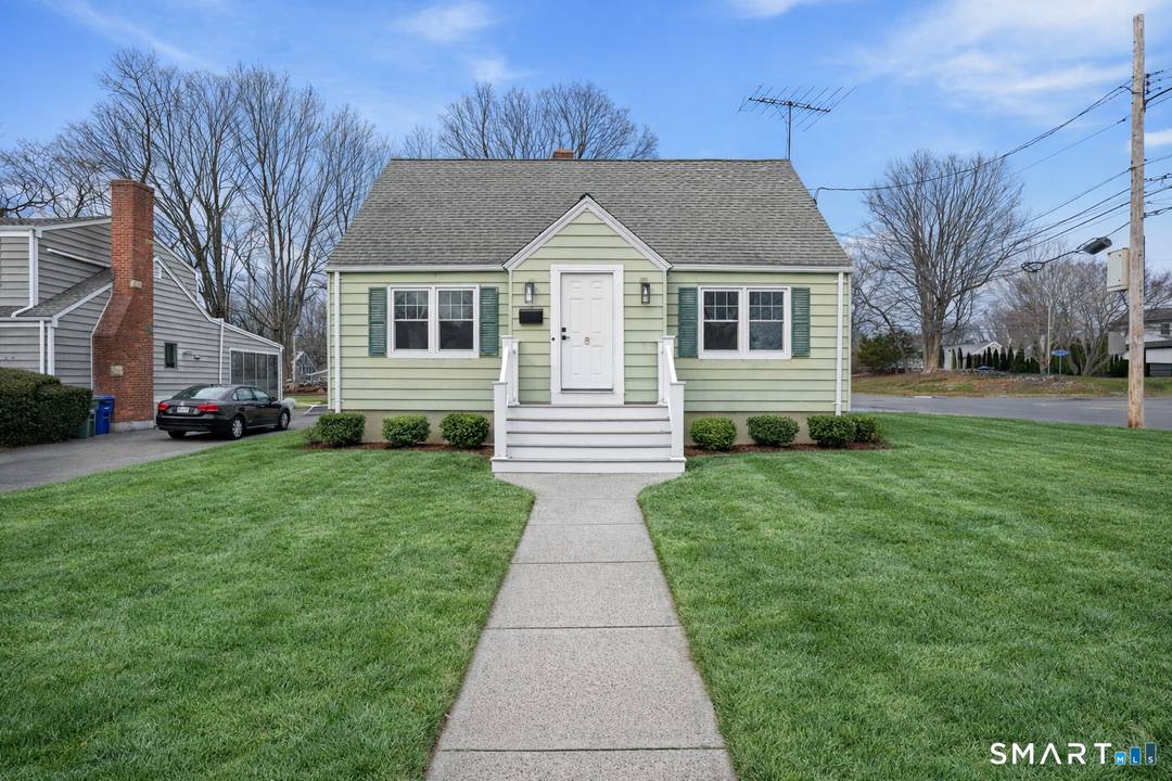 Welcome to an updated 5 bedroom, 2 bathroom located in the North End of Bridgeport.