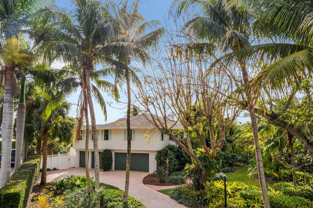 Boaters dream, bring your boat, bring your yacht or maybe you just want to live in this tranquil, serene, tropical retreat with expansive, panoramic water views.