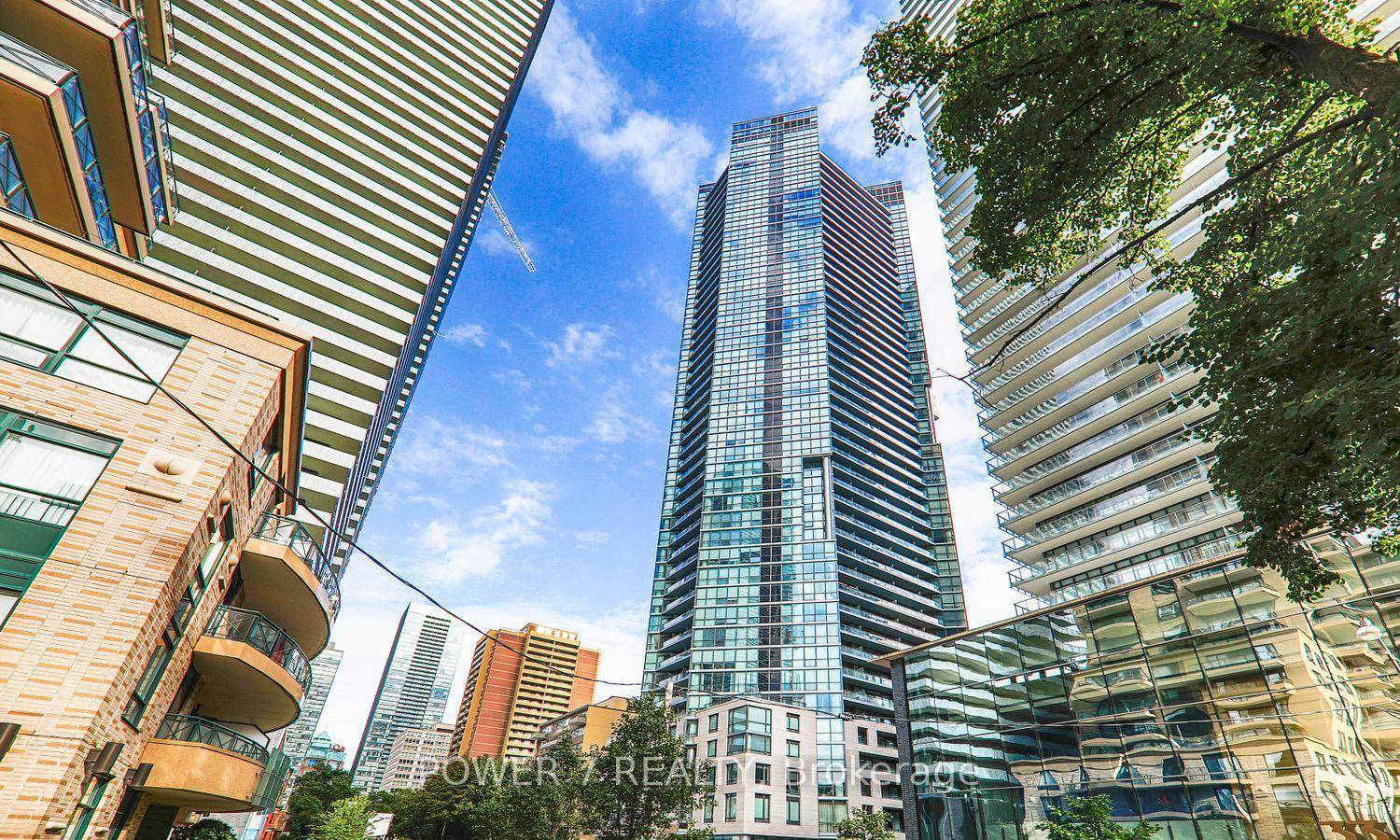 Live Among The Clouds In This Oversized amp ; Highly Functional 1 Bedroom Unit At Chaz Yorkville !