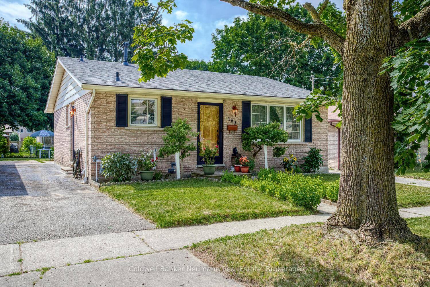 Welcome Home to This Charming 3 Bedroom Bungalow on a Quiet, Family Friendly Street !