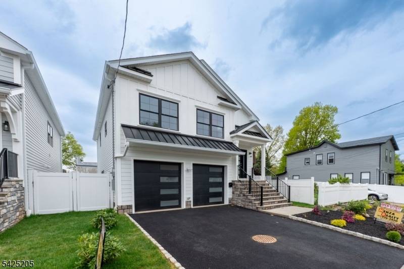 NEW CONSTRUCTION ! Gorgeous Open Floor Plan !