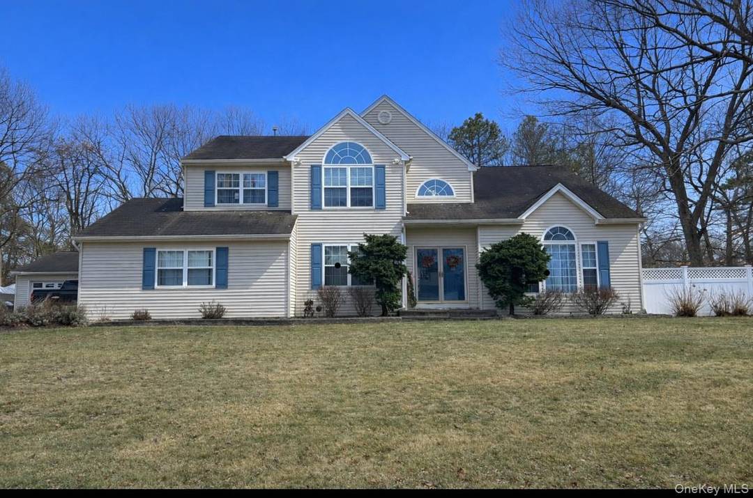 Welcome to 2 Daylilly Court located in The Preserve of Middle Island.