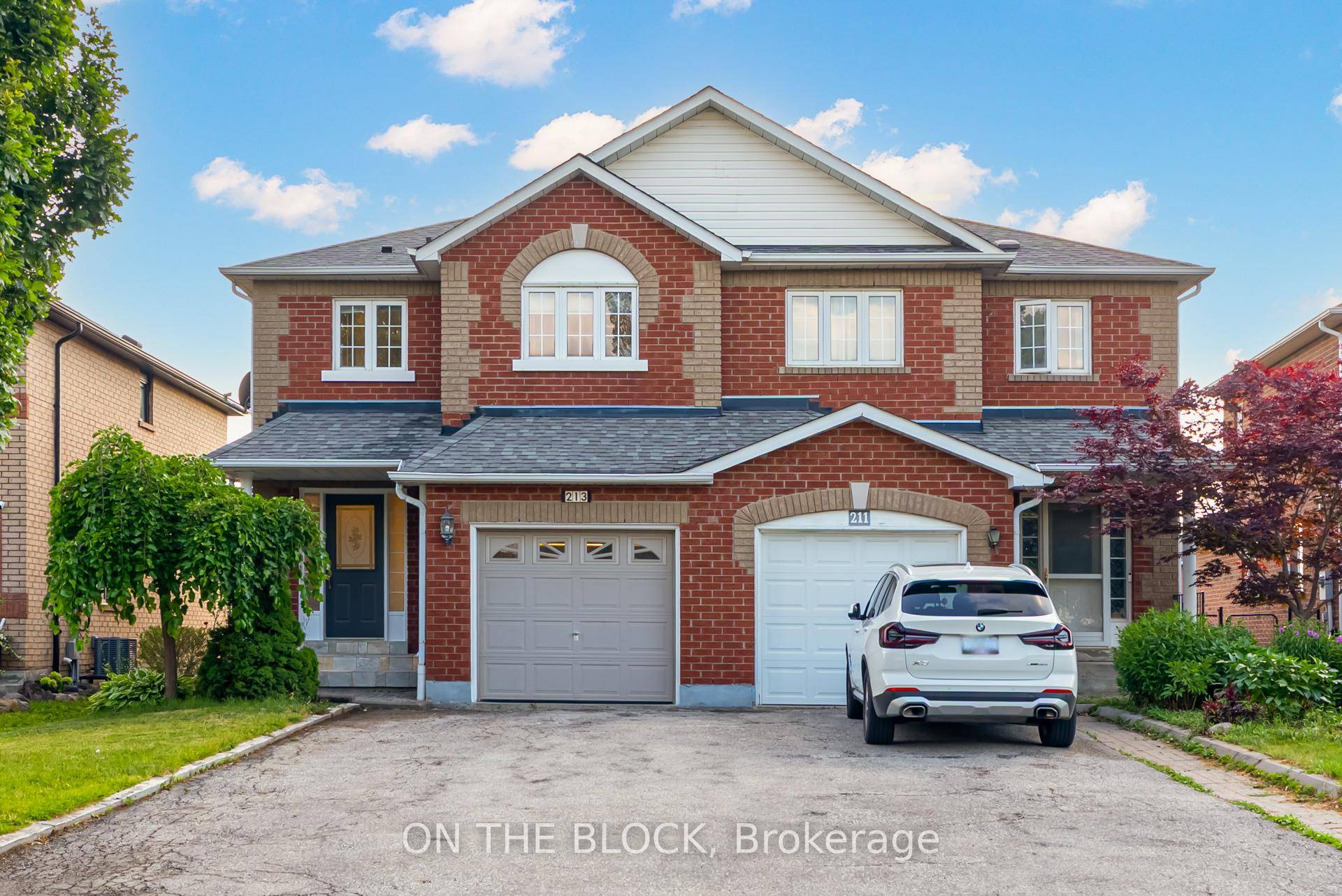 Welcome to 2, 195 square feet of living space in this 3 1 bedroom, 4 bathroom home tucked on a quiet crescent in the heart of Maple, surrounded by stately ...
