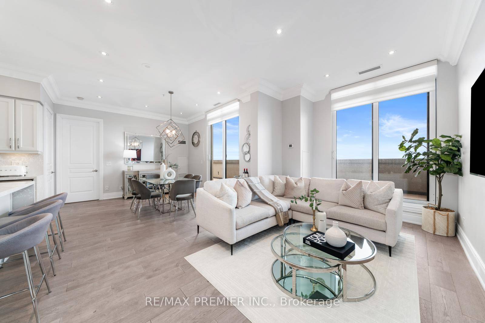 Luxury Living at It's Finest !
