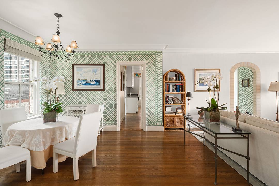 Rare Opportunity Former Kennedy Residence at 4 Sutton Place Can Be Combined with Apartment 6 7 to Create a Grand Full Floor Duplex Home The long time home of President ...