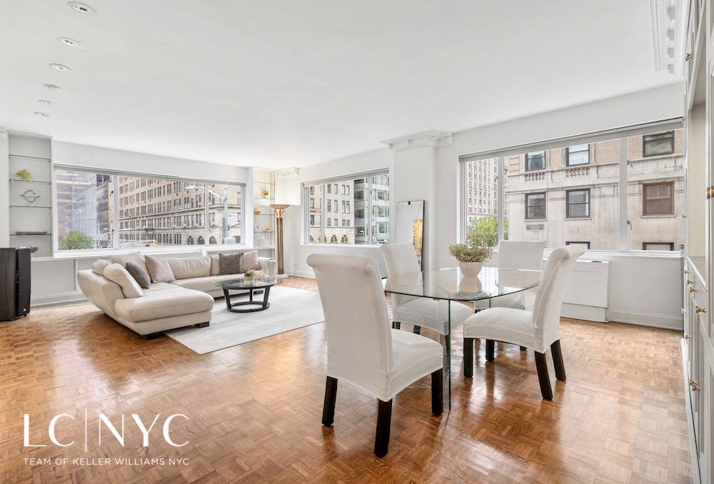 PRIVATE SHOWINGS M FWelcome to this expansive and bright two bedroom apartment located on prestigious Park Avenue.