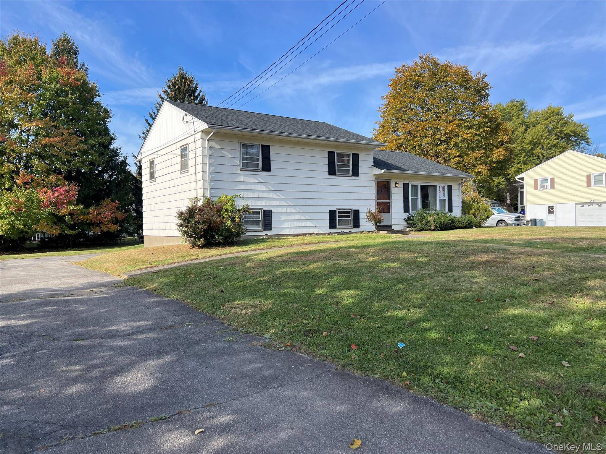 Well Maintained Home in the Meadow Hill Community Centrally located near everything the Hudson Valley has to offer, this home sits in the well established Meadow Hill community minutes from ...