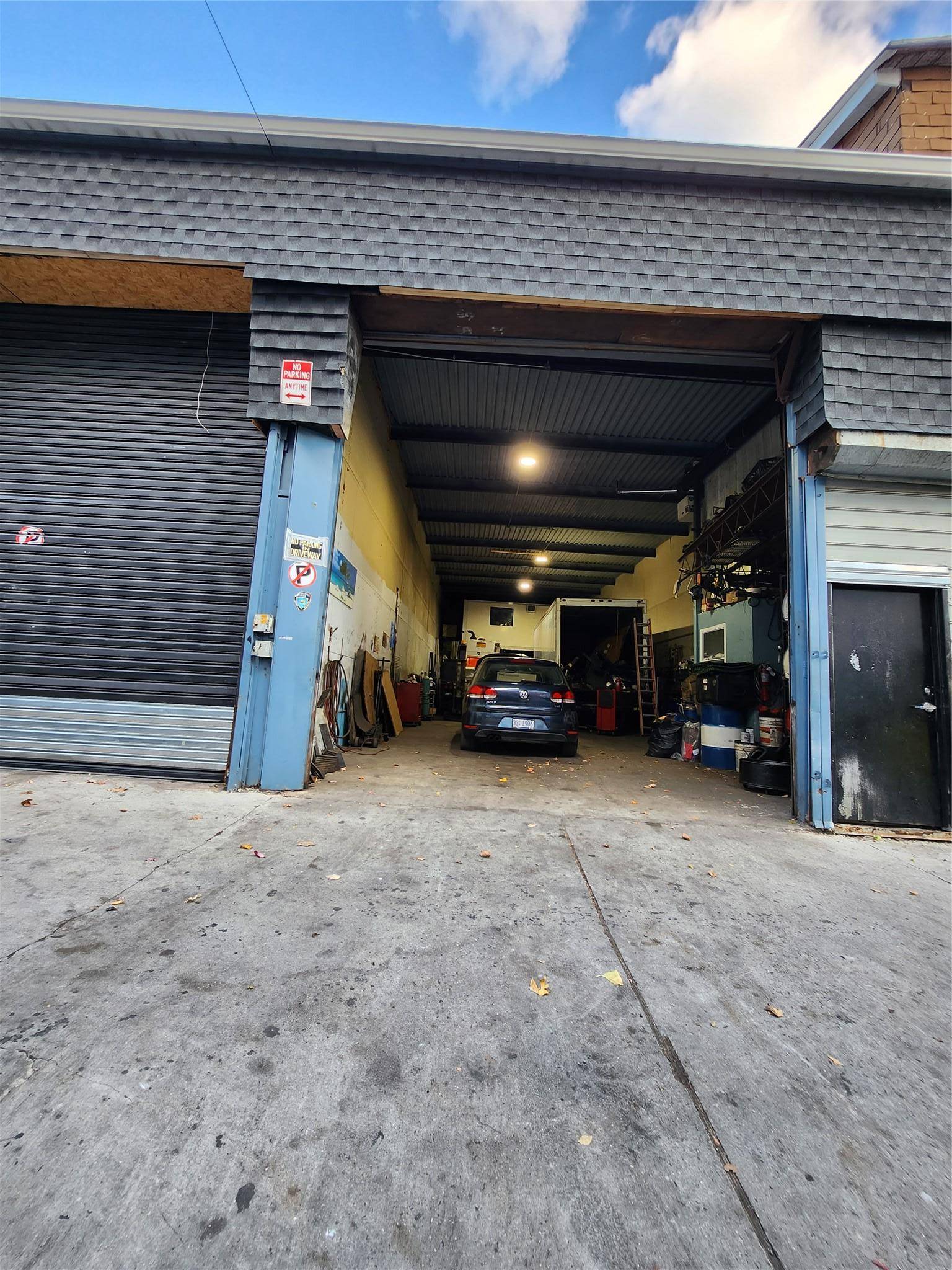 This is fully newly renovated warehouse with high ceilings, easy access from anywhere in queens, and a location suitable for use as storage.
