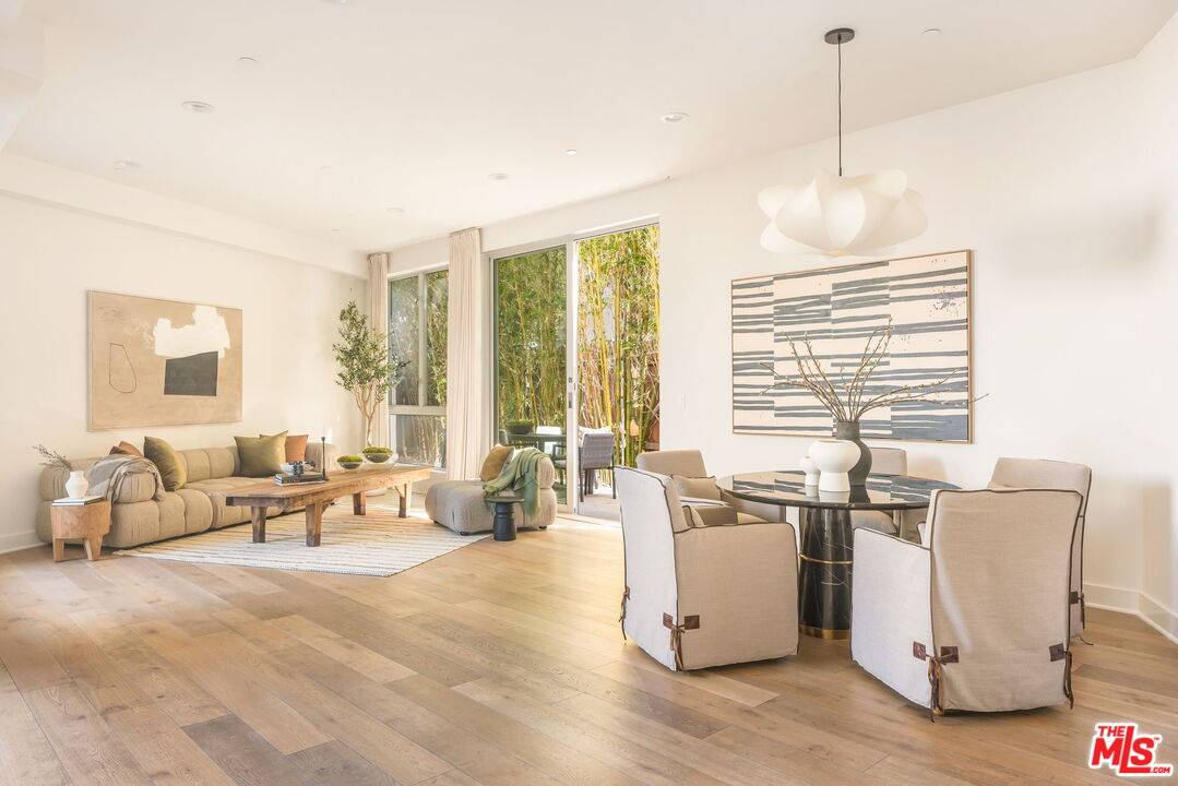 616  N Croft Ave 2BR Beverly Grove La