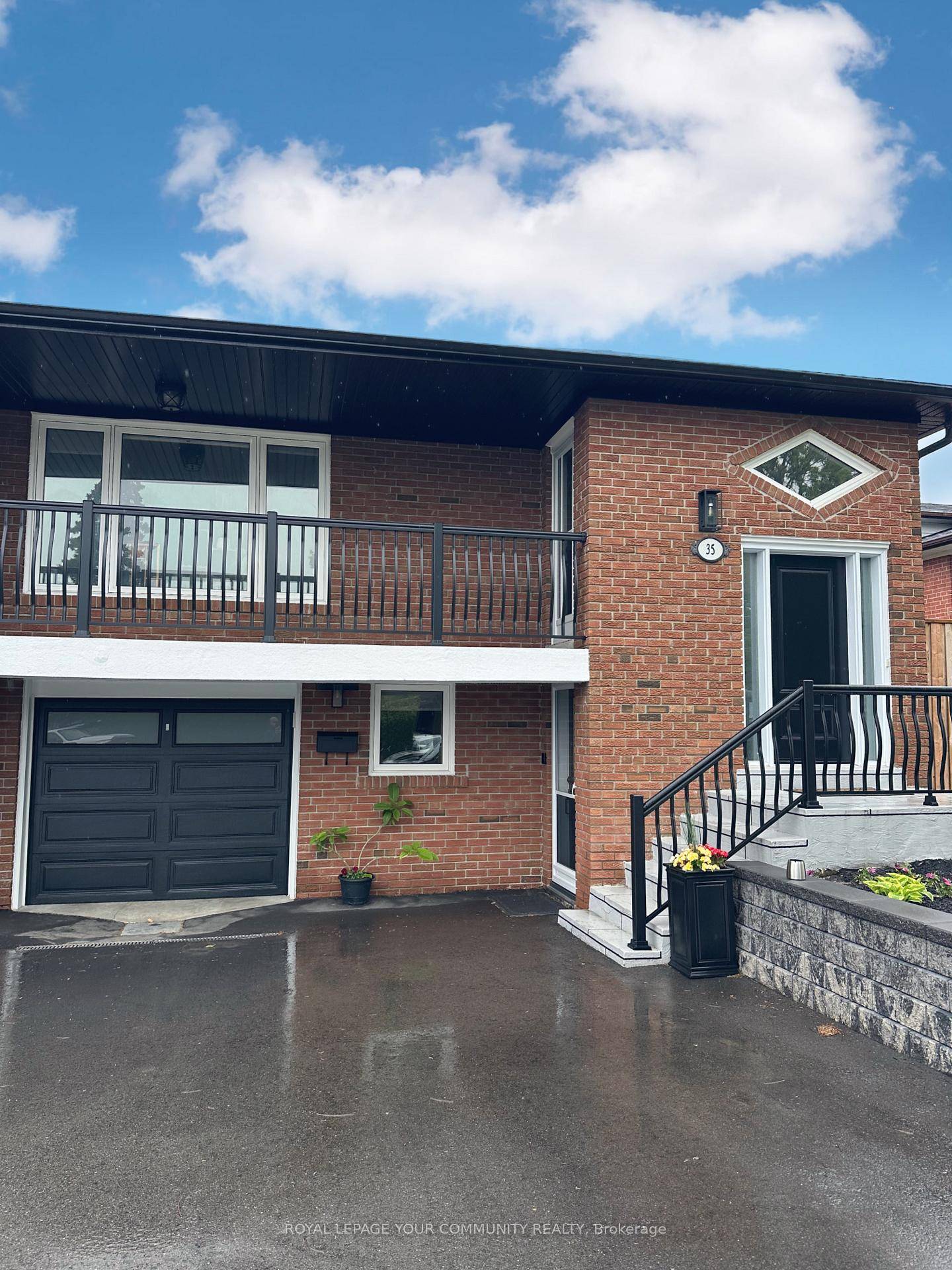 This spacious 2 level upper level rental in this backsplit is perfectly situated on a quiet street, just steps to Market Lane, Cataldi Fresh Market, Cafes, restaurants, and more.