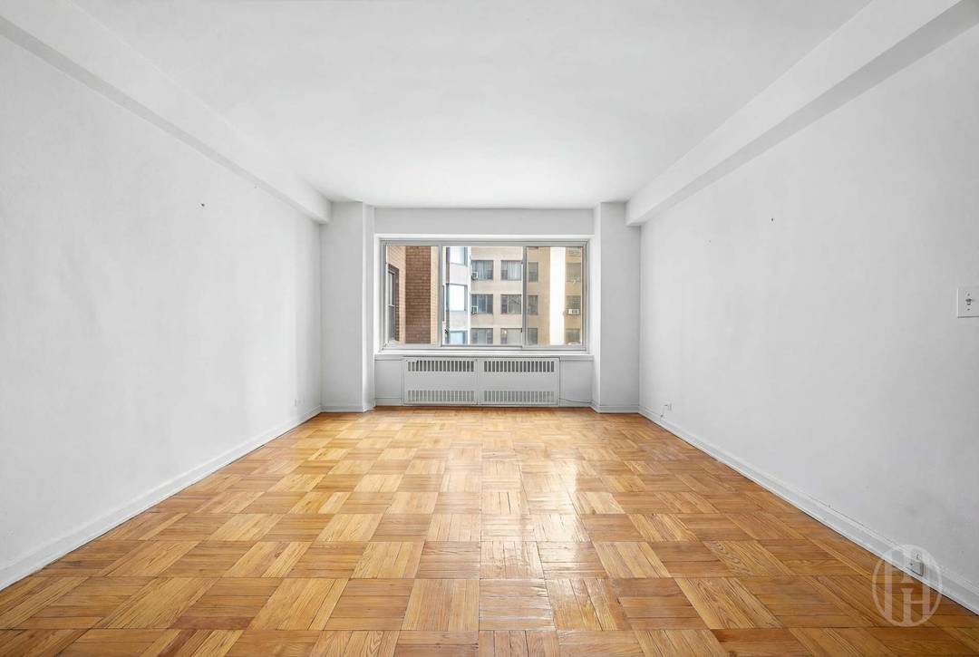 New to market ! Welcome home to a sunny, pin drop quiet one bedroom oasis nestled among the tree lined streets and beautiful residences of East End Avenue.