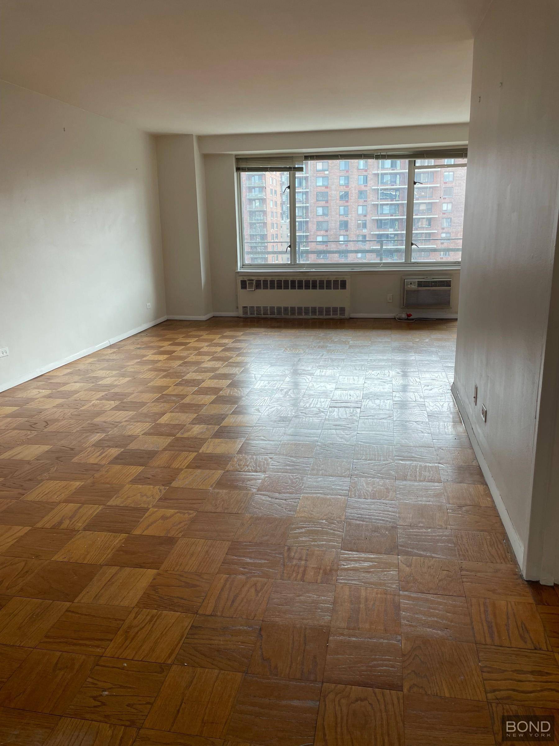Looking for more space ? Then you must come and view this spectacular south facing bright, massive one bedroom with a large balcony, complete with a gracious living room, dining ...