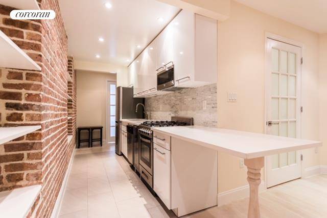 PRIME FLATIRON large 3 bedroom, 2 bath situated in ELEVATOR loft building with WASHER DRYER IN UNIT and just 1 block to Madison Square Park and RIGHT BY MULTIPLE TRANSPORTATION ...