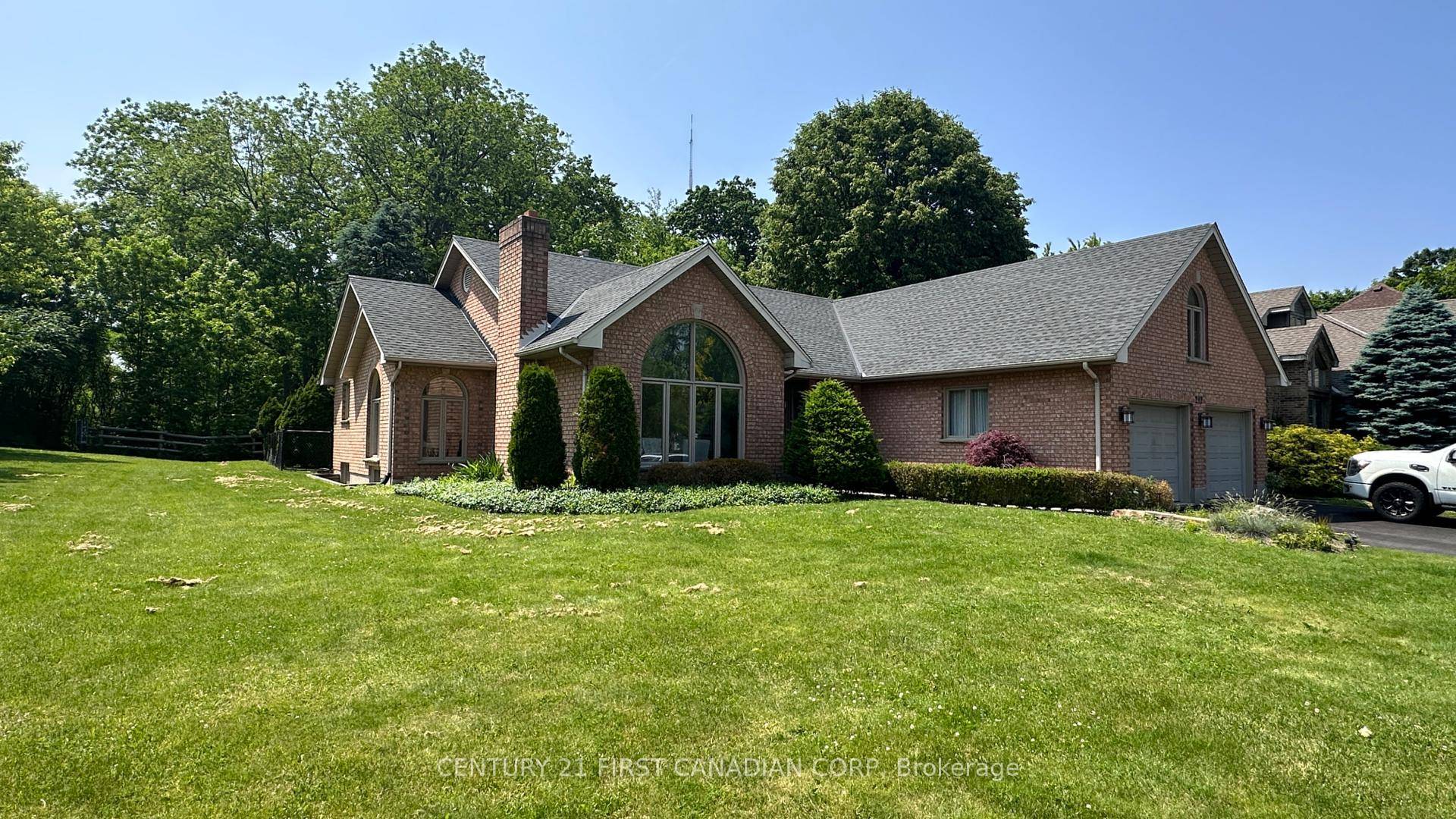 Rare opportunity in Warbler Woods !