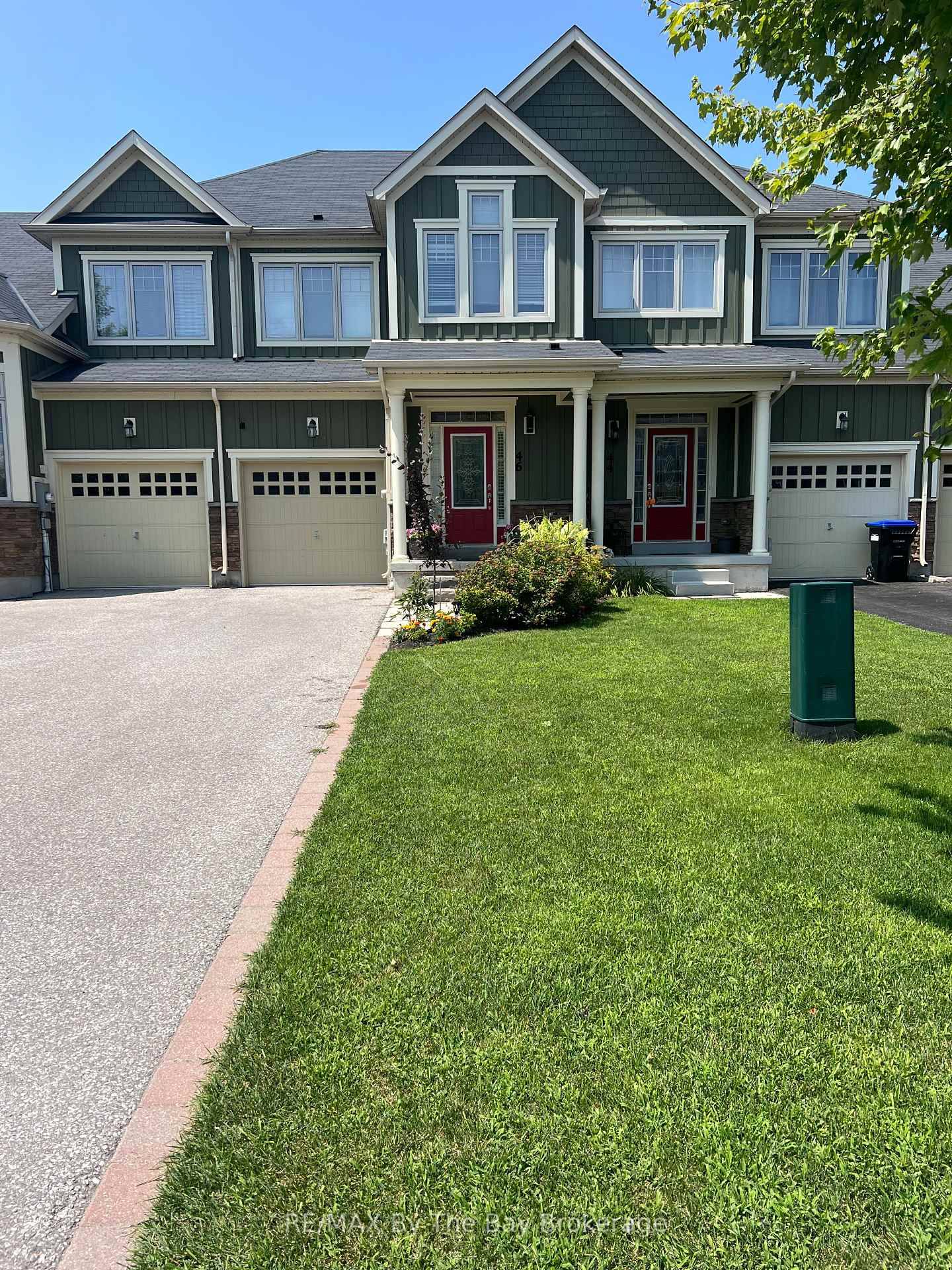 Beautiful Townhome Located In Stonebridge By The Bay.