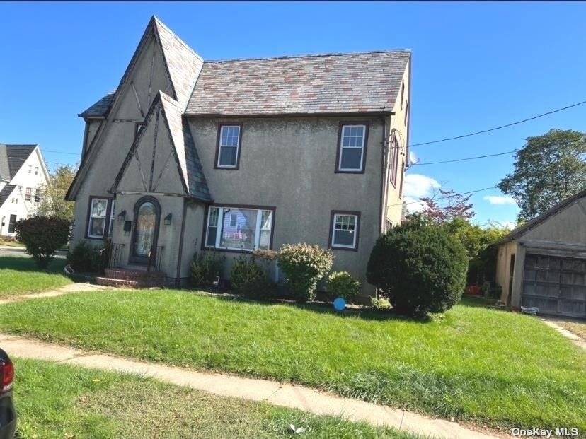 Needs repairs, Good for a large family who is willing to do some repairs before moving or Investors who want to go to the next level