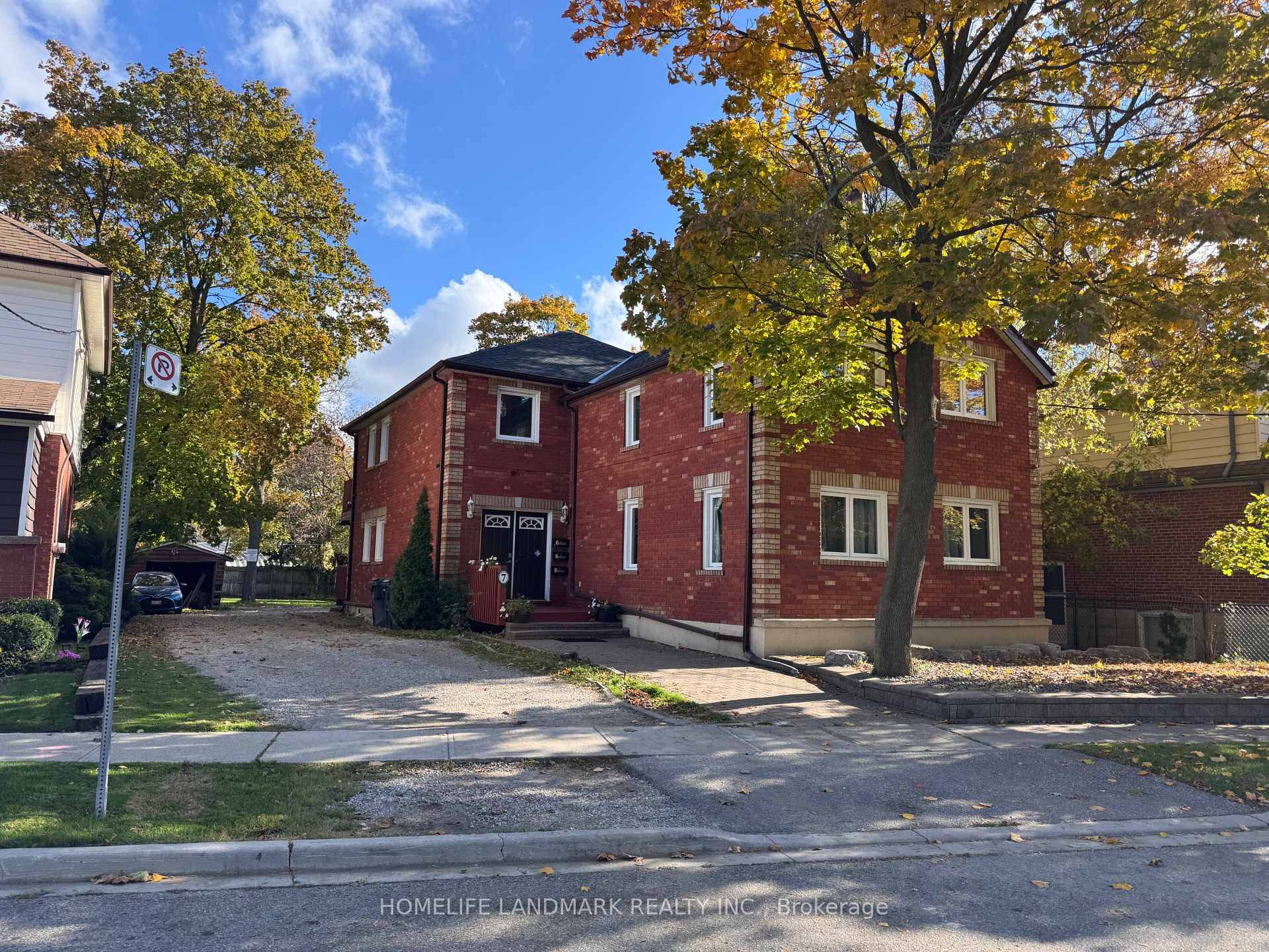 Don't miss this rare investment opportunity featuring a triplex situated on a huge double lot in a highly convenient location close to Highway 401.