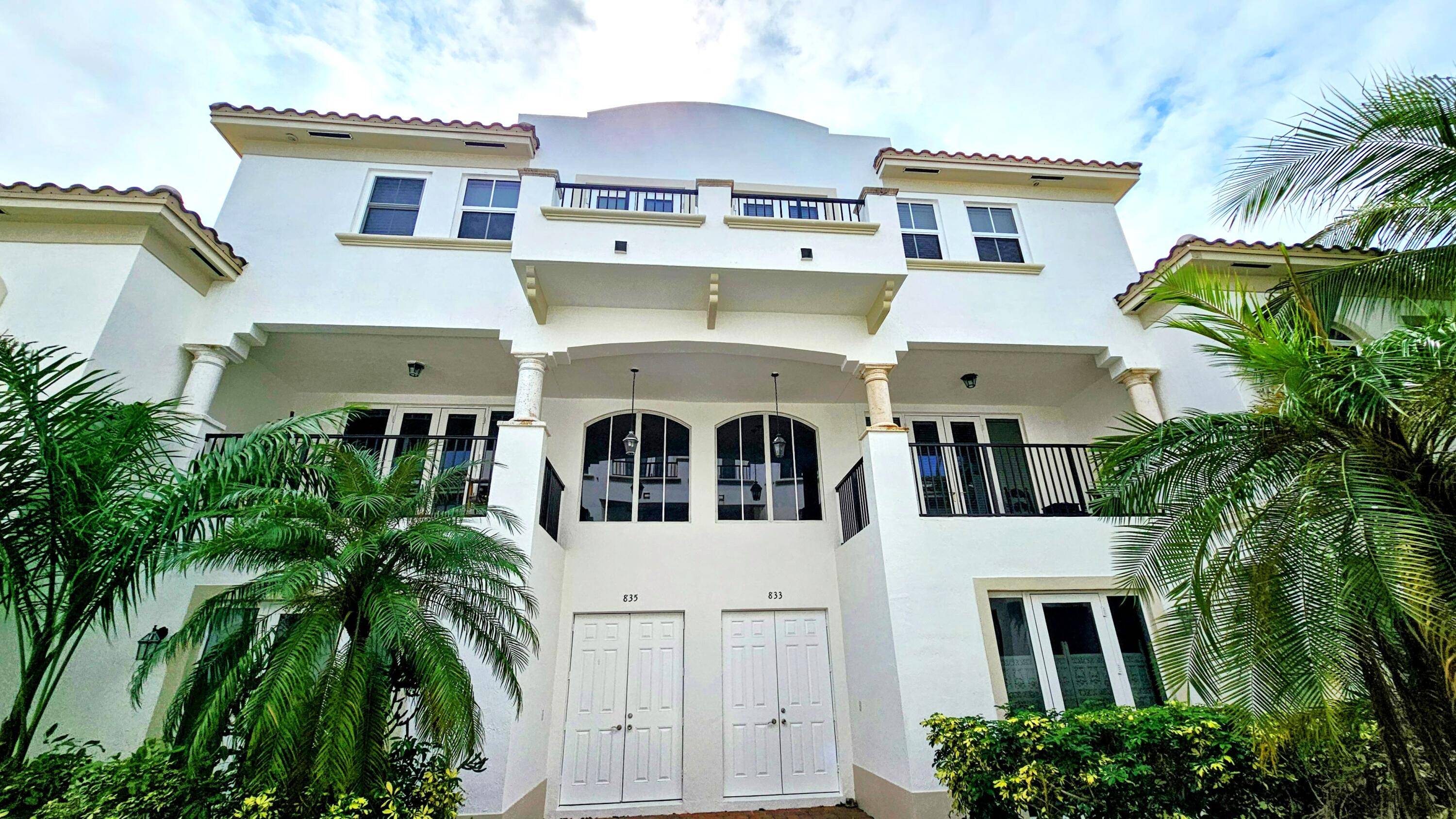 GORGEOUS SPACIOUS FOUR BEDROOM TOWNHOME IN DESIRABLE VICTORIA PARK ONLY MINUTES FROM LAS OLAS AND HOLIDAY PARK.