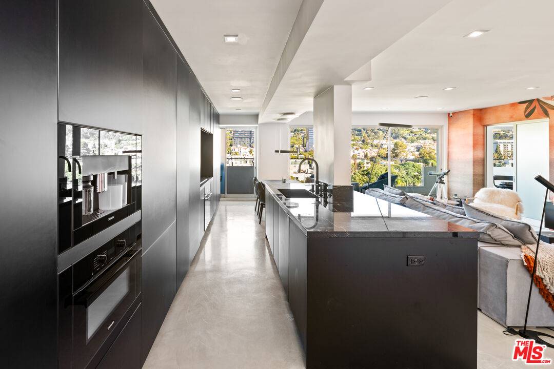 838  N Doheny Dr 1BR Sunset Strip La