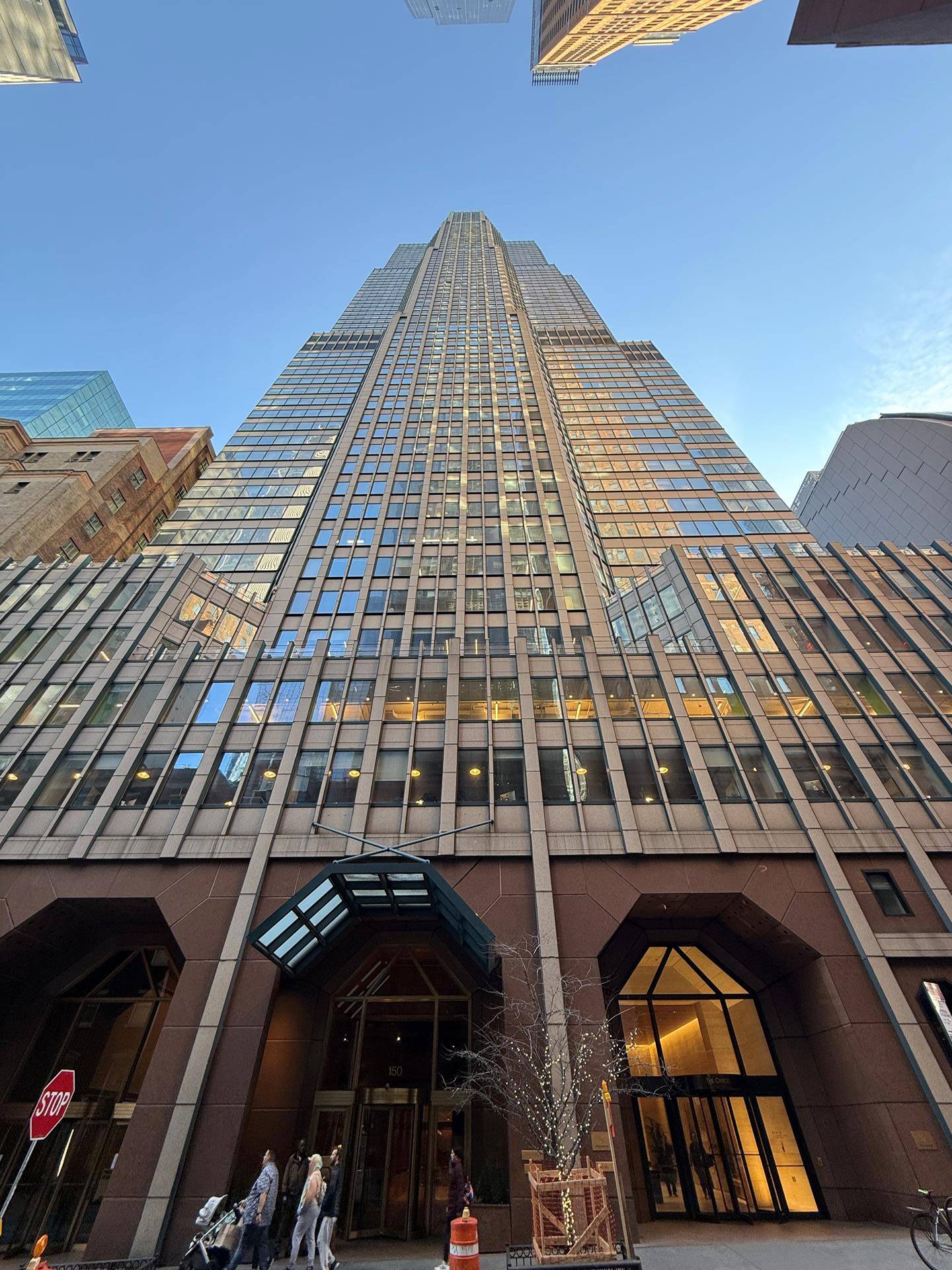 Great views from this gorgeous Condo on high floor with floor to ceiling windows overlooking North and West.