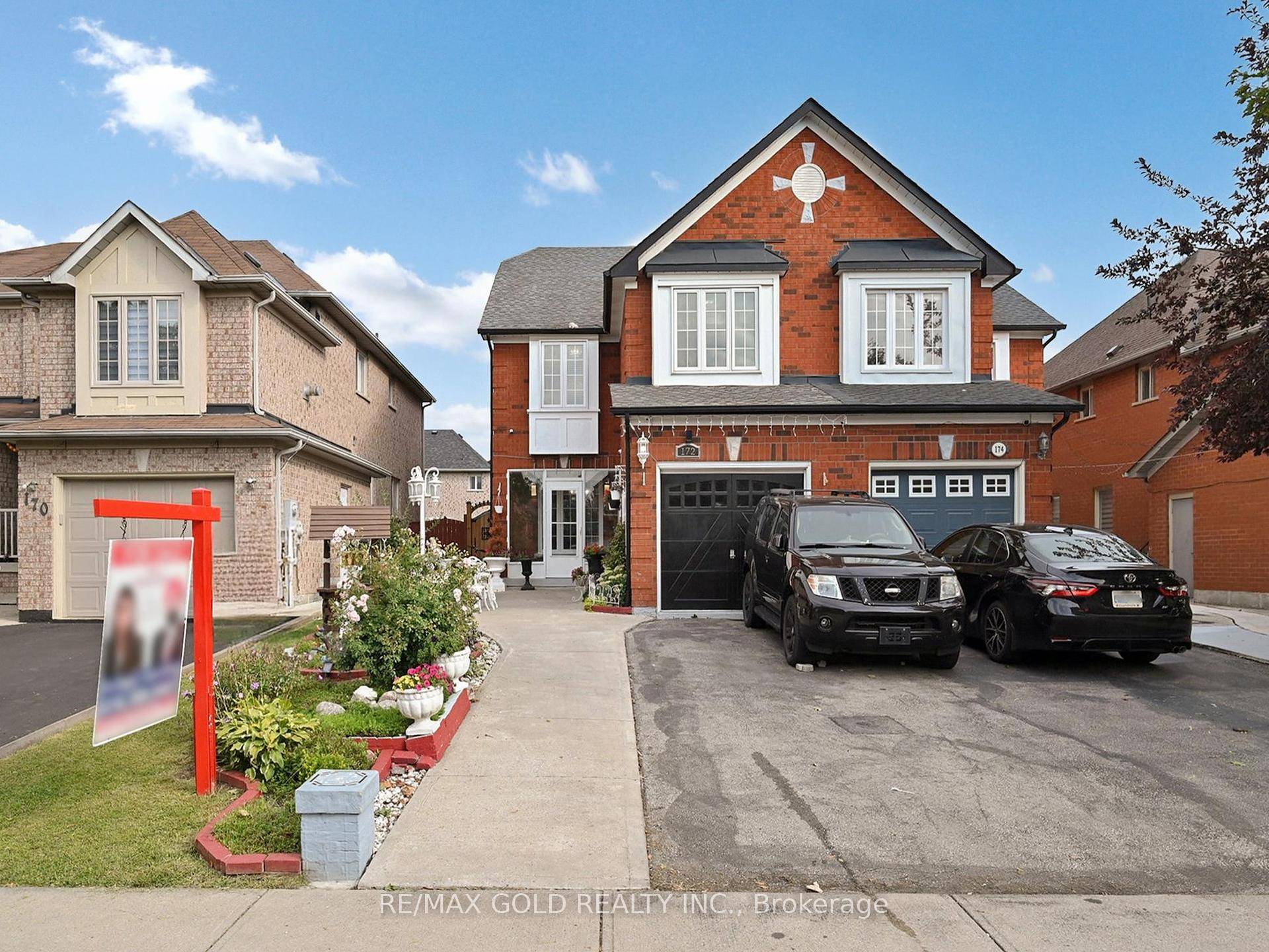 Stunning all brick 4 1 bedroom semi detached home with 4 parking spaces lt ; gt ; This beautifully maintained property features fresh paint and upgraded modern bathrooms, along with ...