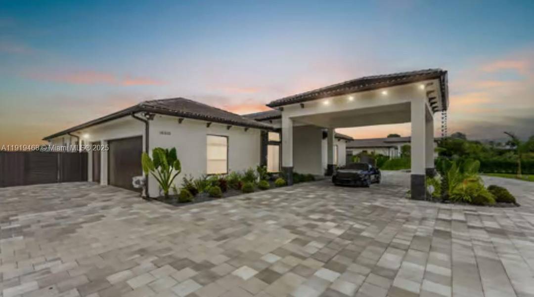 Beautiful 5 Bedroom and 3 and half bathrooms on an acre with a pool and Jacuzzi with heater, open floor plan and high ceilings, custom made closets, gated with security ...