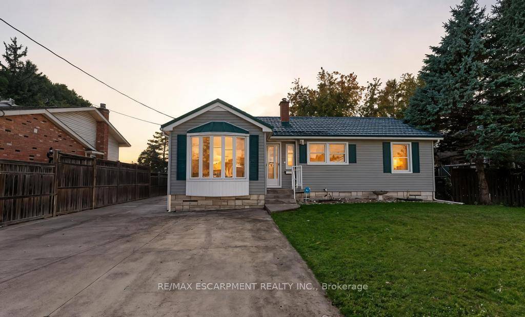 Welcome to this charming 3 bedroom bungalow full of character and endless potential !