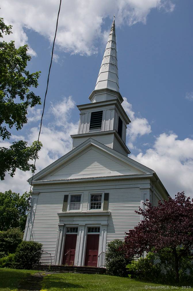 Church for sale ! Available to be used as a new denomination, or converted to a residence.