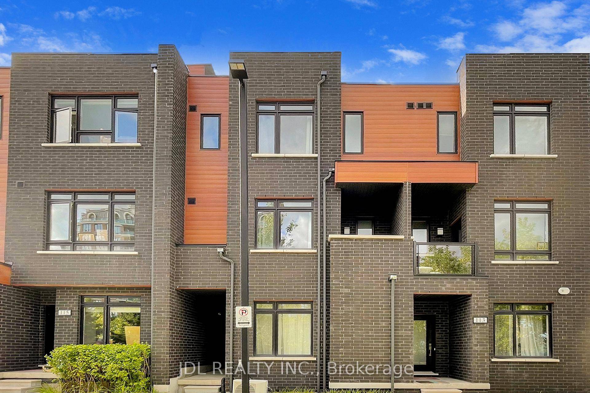 Wellcome To This Well Maintained Spectacular Townhouse At The High Demand Location In The Centre Of Richmond Hill !