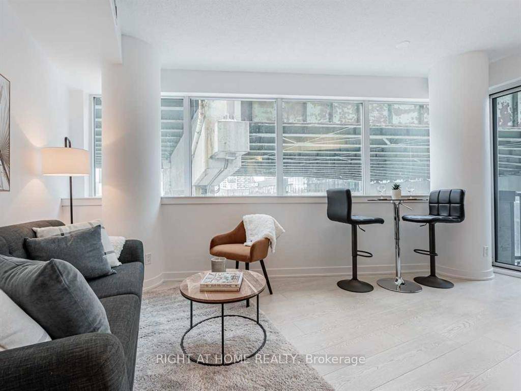 Furnished, Move in ready One Bed amp ; 1 Bath condo in the Incredible Downtown Living At The Yards.