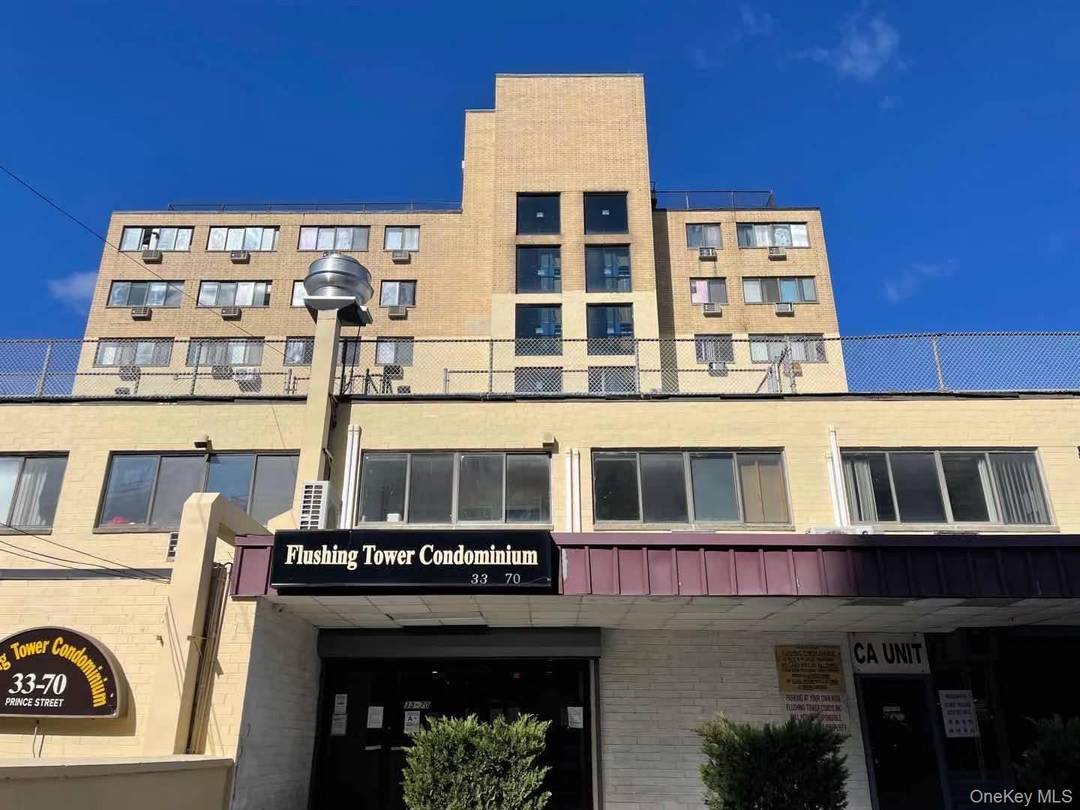 This commercial office condo is located in the downtown Flushing and has a beautiful city view.