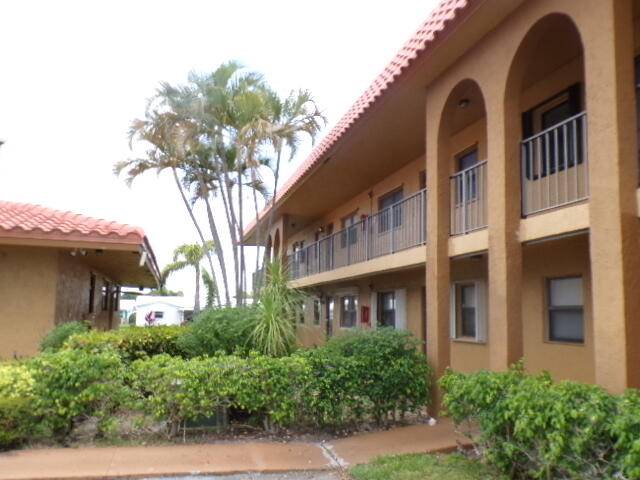 Lovely 2 bedroom 2 bath unit, 2nd floor location, partially renovated.
