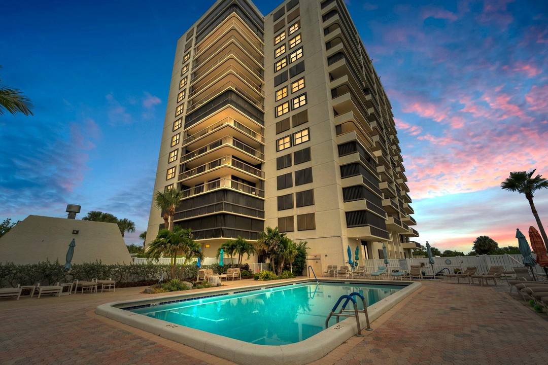 Penthouse Paradise w Sweeping Ocean, River Inlet Vistas !