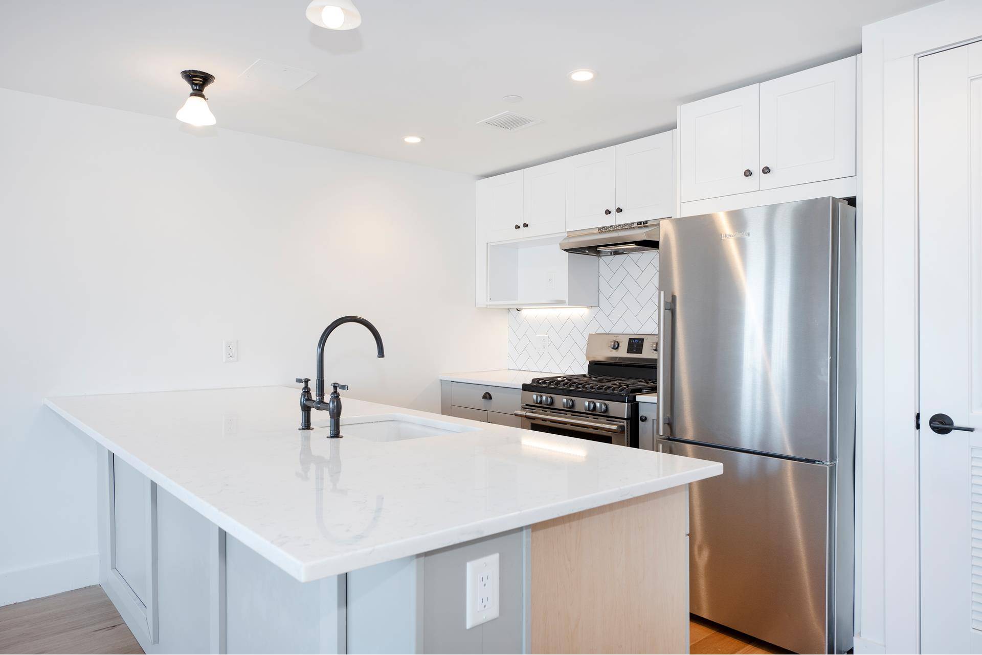 Bright and spacious 1 bedroom with the industrial chic oversized windows, open island kitchen, great closet space, and an in unit Bosch washer amp ; dryer.