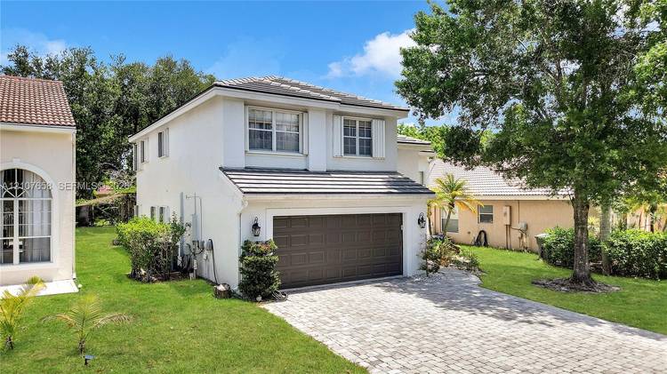3 2 1 PLUS DEN. Spacious two story home features large master suite on second floor w lots of closet space, formal dining and living rooms, open kitchen w breakfast ...