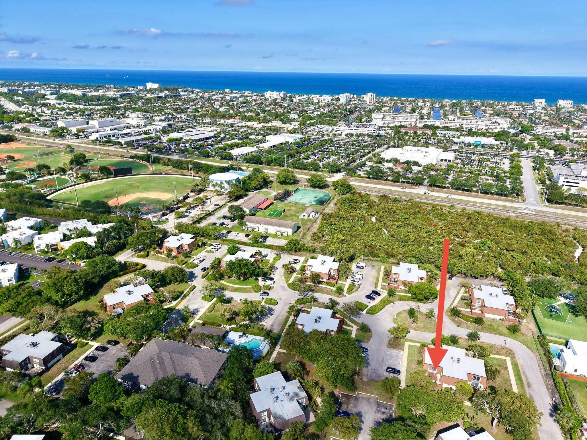 Rare opportunity ! This corner unit 2 bed, 2 bath townhome is a hidden gem just minutes from the beach, dining, and I 95.