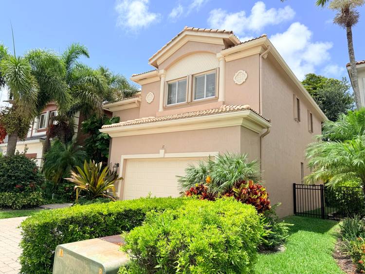 Spacious 2 floor split level with 3 large bedrooms plus loft.