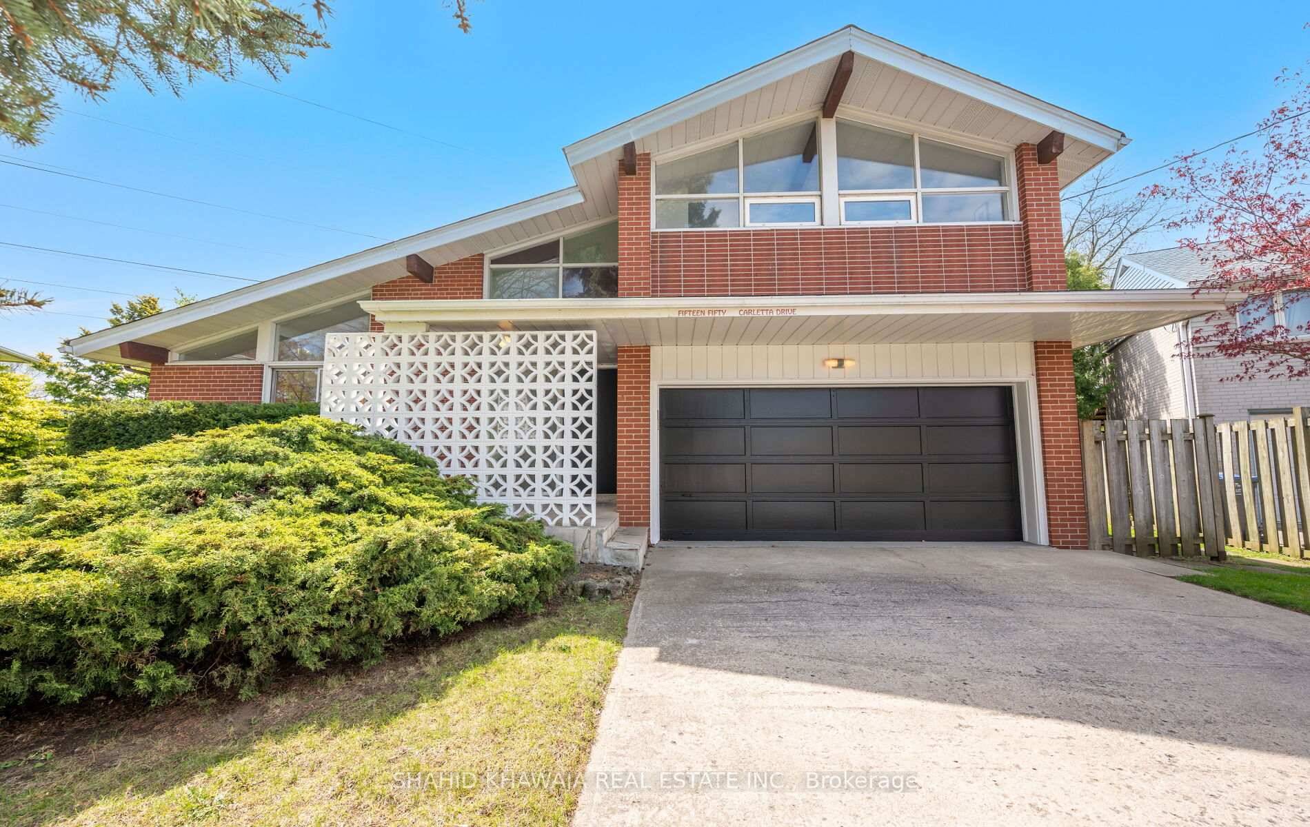 View Virtual Tour One of a kind Gorgeous layout Detached Home Heart of Lakeview Community Absolutely stunning premium lot w full privacy in the backyard Situated on a quiet cul ...
