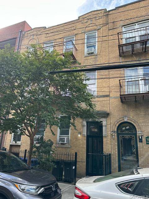 Legal 6 Family in the Heart of Astoria !