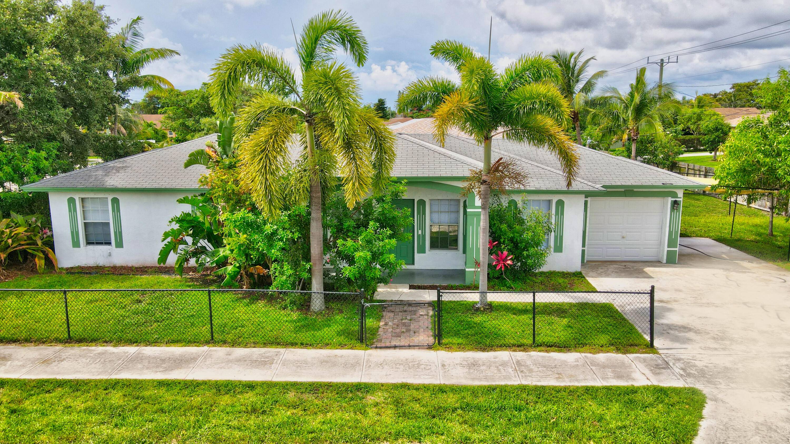 Welcome home ! This beautiful corner lot in east Delray is just one block from famed Atlantic Avenue.
