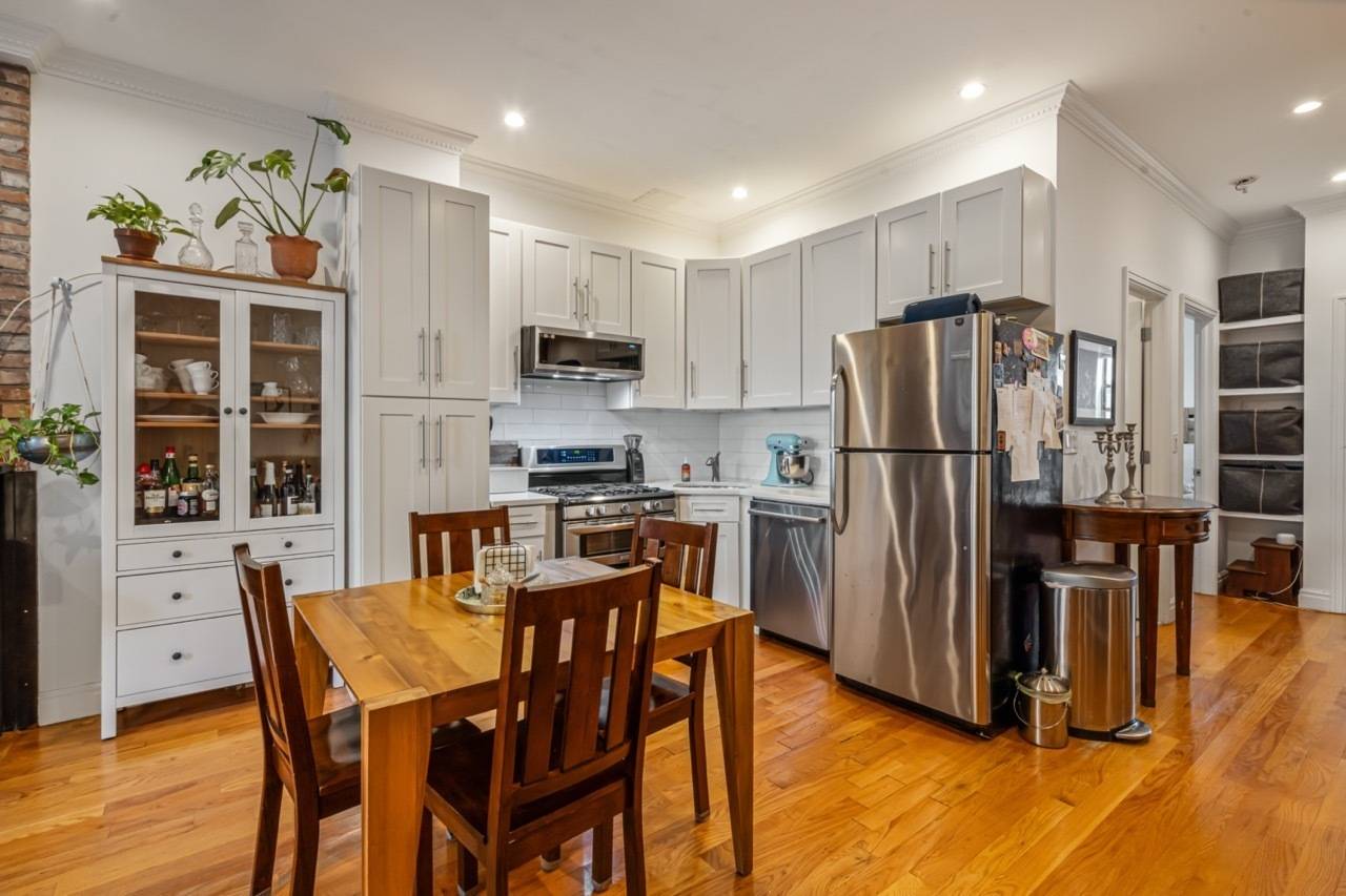 Beautifully Renovated Garden Duplex with Private Backyard in Prospect Heights Welcome to 584 Vanderbilt Avenue, a thoughtfully renovated 3 bedroom, 3 bathroom garden duplex offering over 1, 700 square feet ...