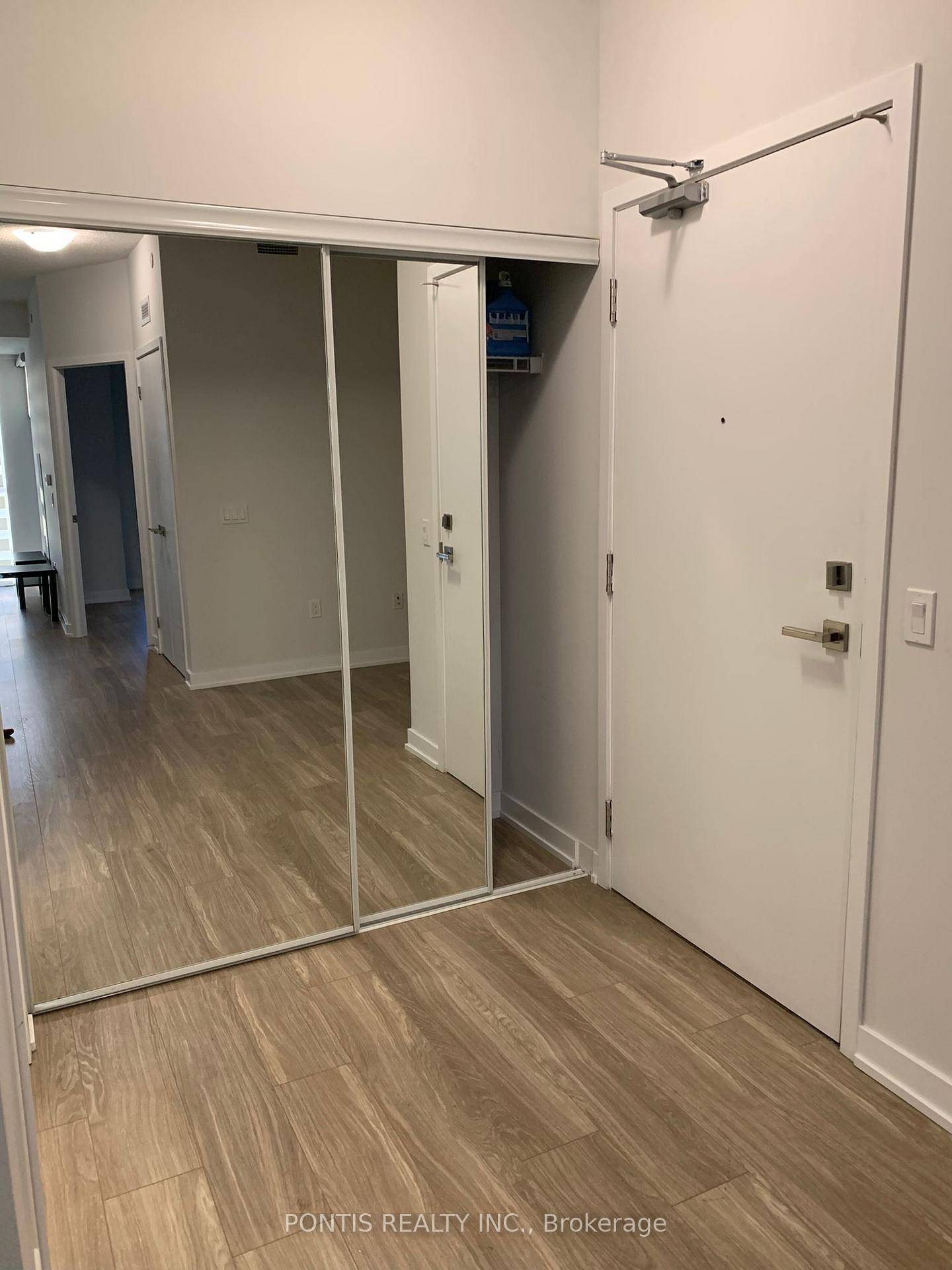 Stylish 1 Bed Den Condo in the Heart of Square One !