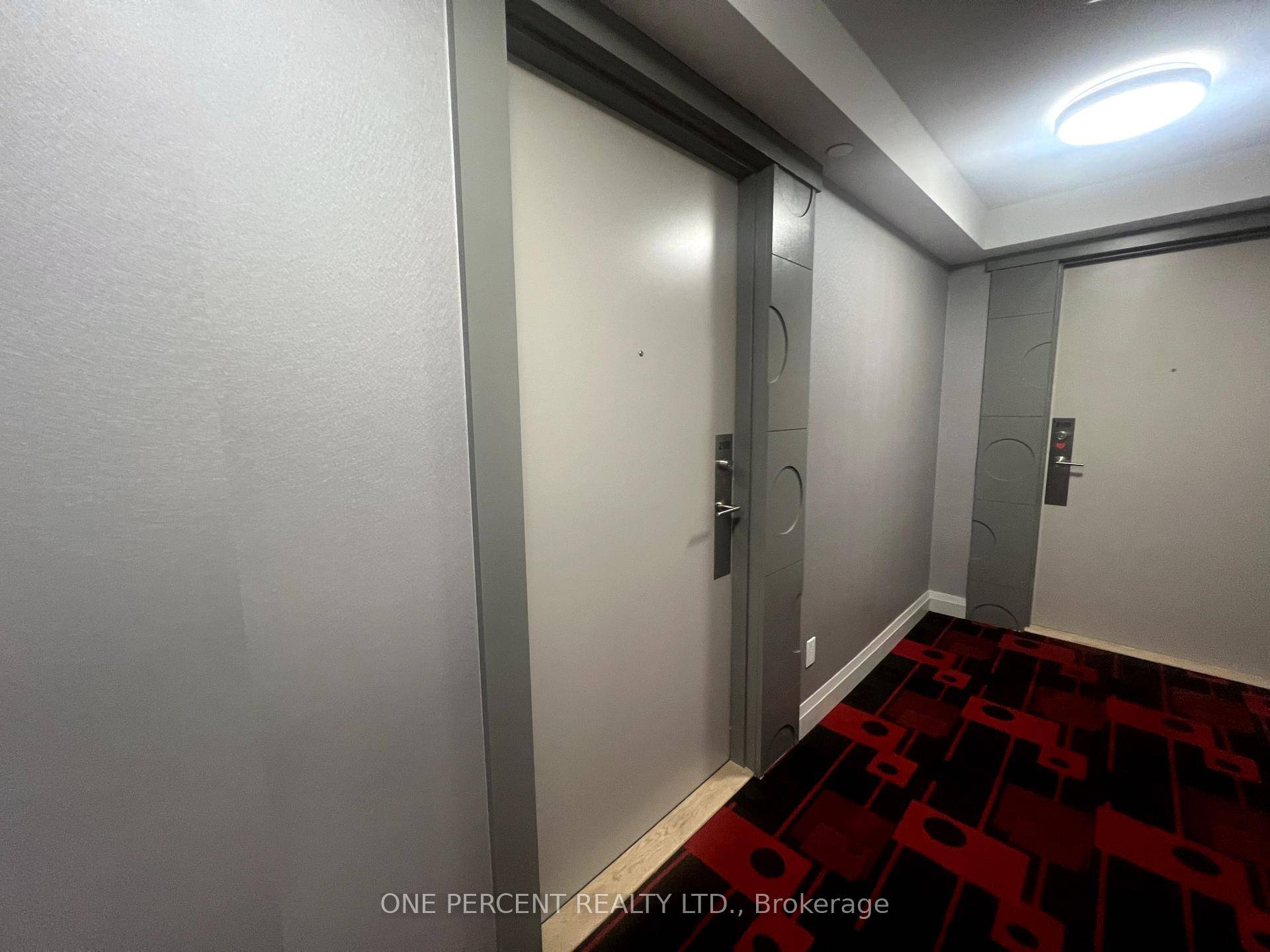 Welcome to ME 2 Condos ! Stylish 1 1 Bedroom, 2 Bathroom Suite with Parking and 2 Lockers on the 21st Floor !
