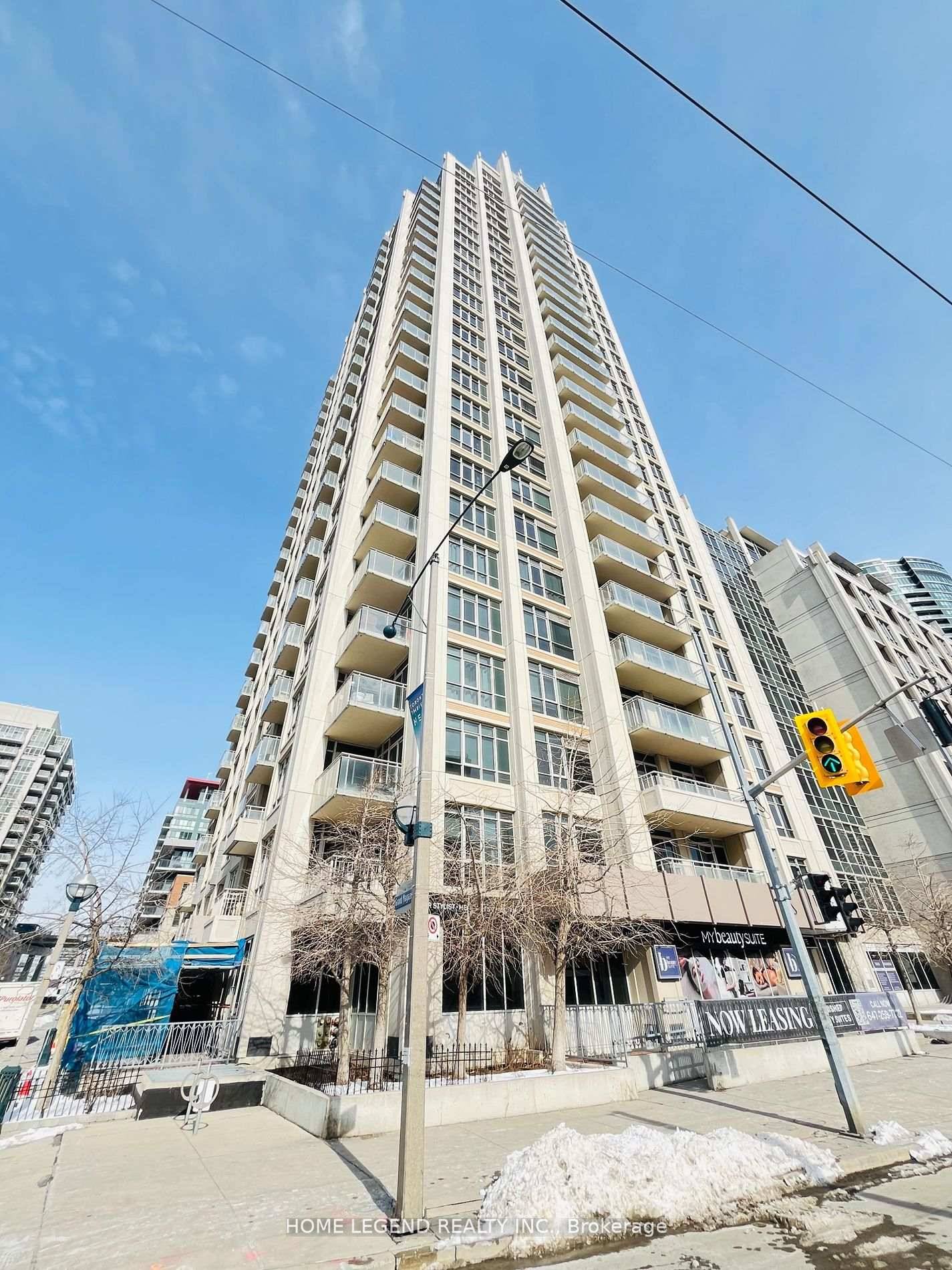 Spacious 1161 sqf, 2 1 unit with locker amp ; large parking.