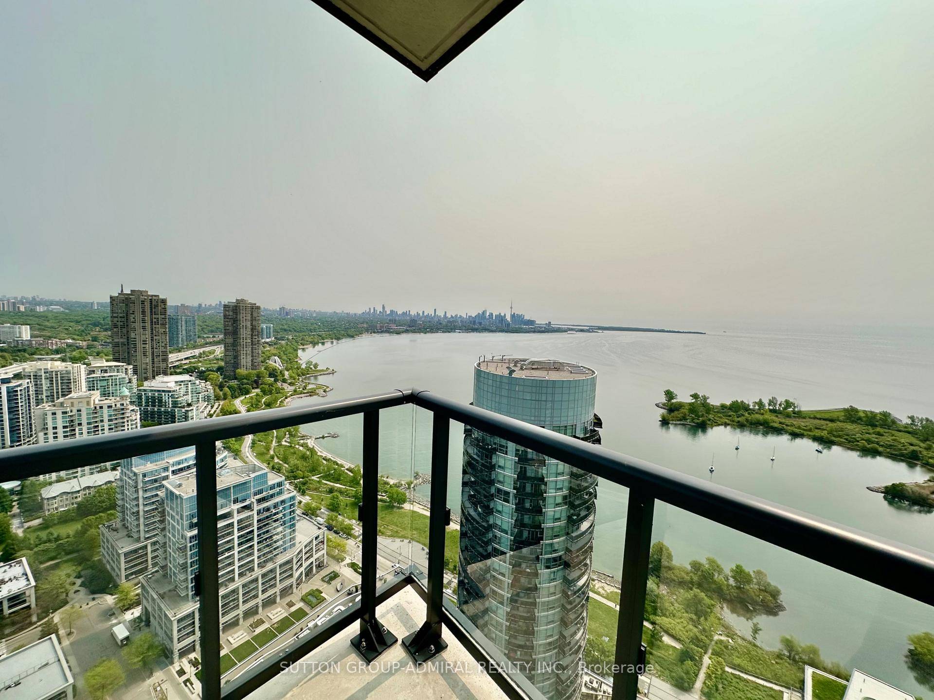 Spectacular View of city skyline and lake, Brand New South East Corner Suite contains a full wrap around S E facing balcony and has unobstructed views of both down town ...