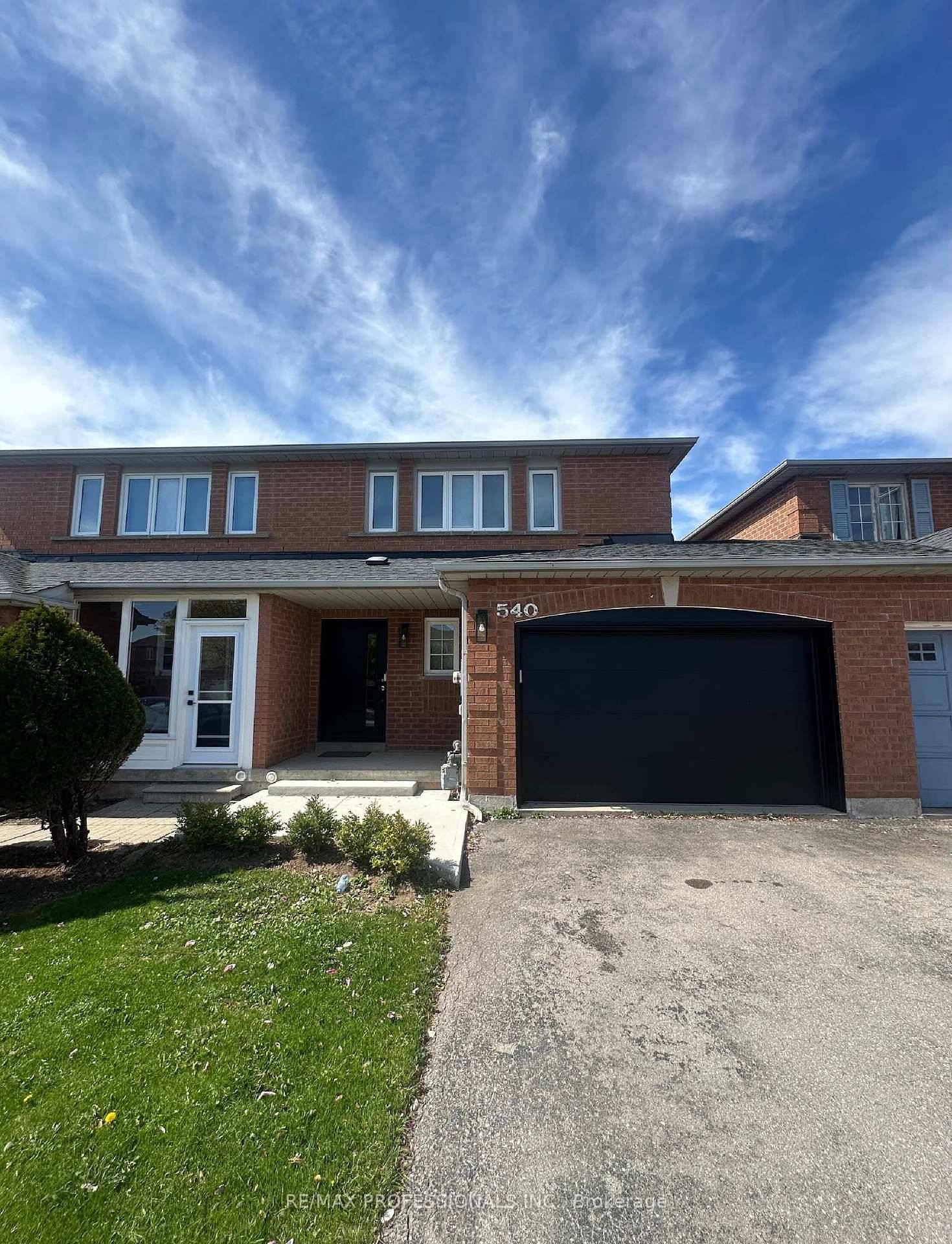 Welcome to this beautifully renovated 2 bedroom, 3 bathroom condo townhouse in a quiet, family friendly neighbourhood in Burlington.